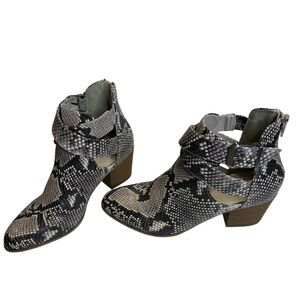 Ankle Boots Sz 6.5M Faux Snakeskin Block Heel Fergalicious by Fergie Kelsey